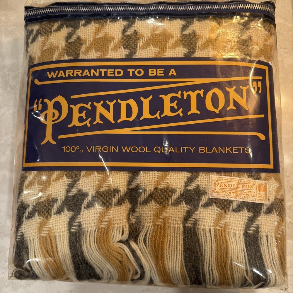 Vtg 1960s PENDLETON Wool Blanket Throw NOS NIP White Gray Beige Plaid Z-2223